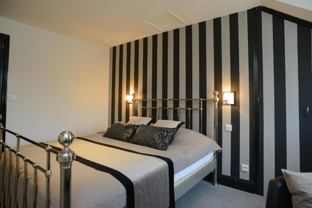 La Ferme Des Mares, Demeures & Chateaux Saint-Germain-sur-Ay Room photo